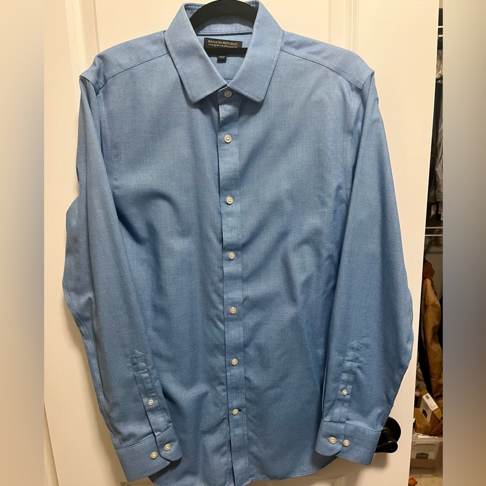 Banana Republic men’s dress shirt, color, blue size medium great condition.